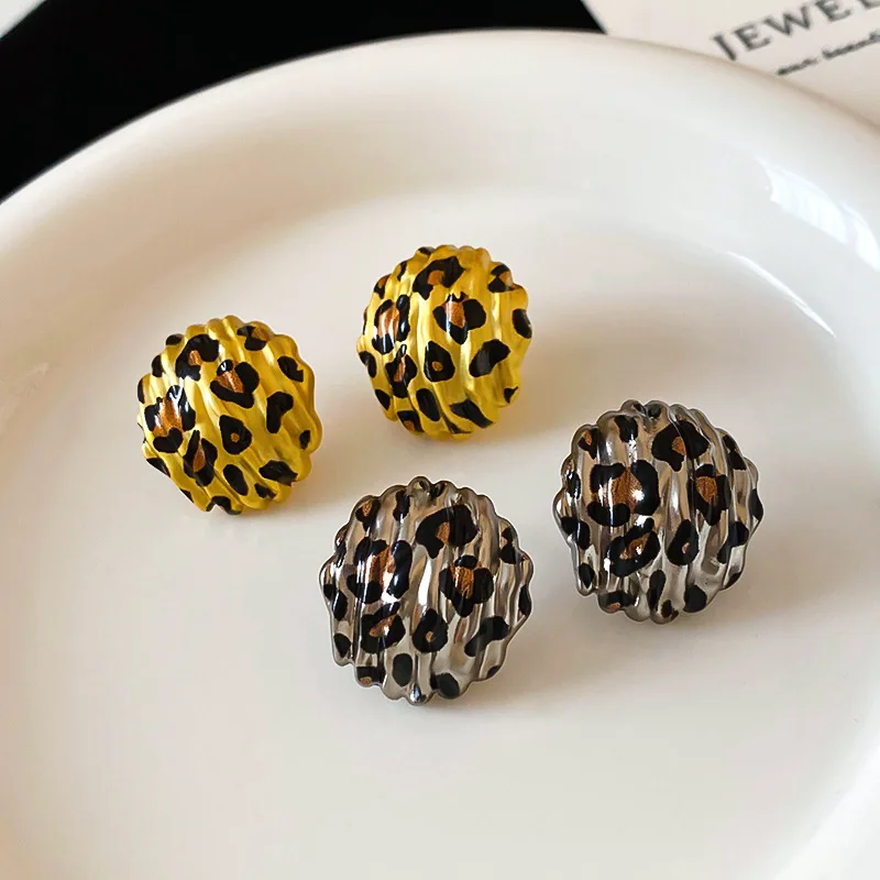 Круглые серьги в стиле ретро