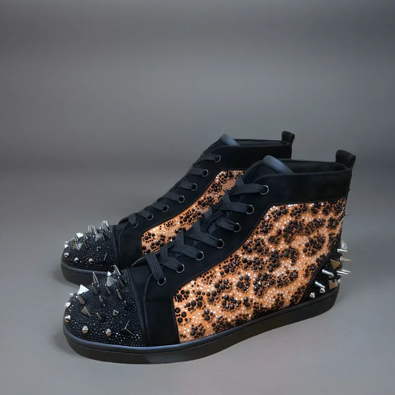 Высокие мужские туфли с красной подошвой кроссовки для вождения черные