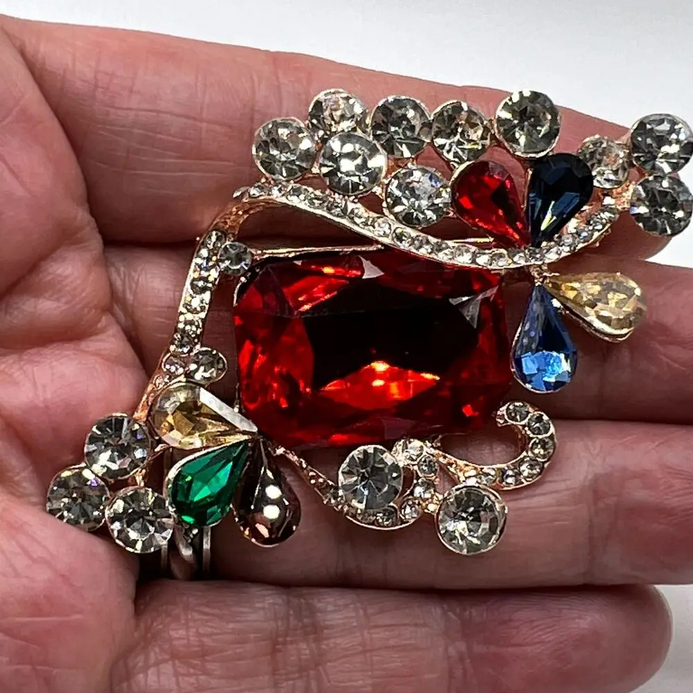 

New Stylish and Elegant Glass Flower Pin Brooches for Women Luxury Clothing Accessories Simple Vintage Enamel Pin Corset