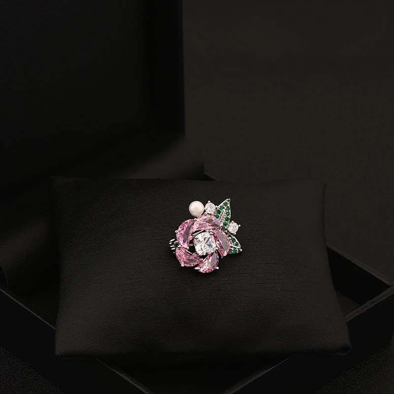 Rose Crystal Brooch Neckline Flower Small Collar Pin for Women Suit High-Grade Fashion Clothes Accessories Buckle Jewelry Gifts