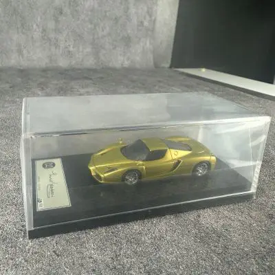1:64, основание из углеродного волокна, индивидуальная версия Enzo Gold, статическая миниатюрная модель моделирования автомобиля из смолы, декоративный предмет для взрослых. (art.: 3920d1d668d8e) - 3920d1d668d8e
