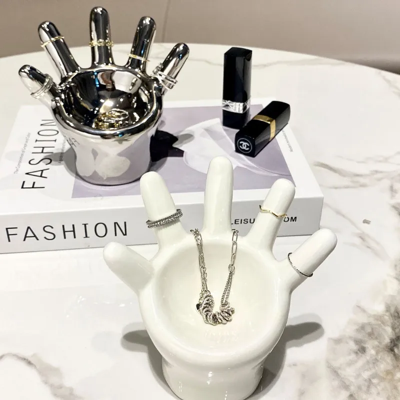 Роскошный держатель для кольца в форме ладони скандинавском стиле