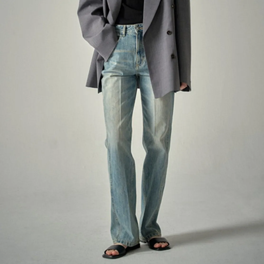 Джинсы женские прямые с прямыми штанинами светло-голубые