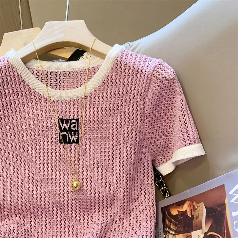 Фиолетовый изящный контрастный цвет с круглым вырезом и короткими рукавами