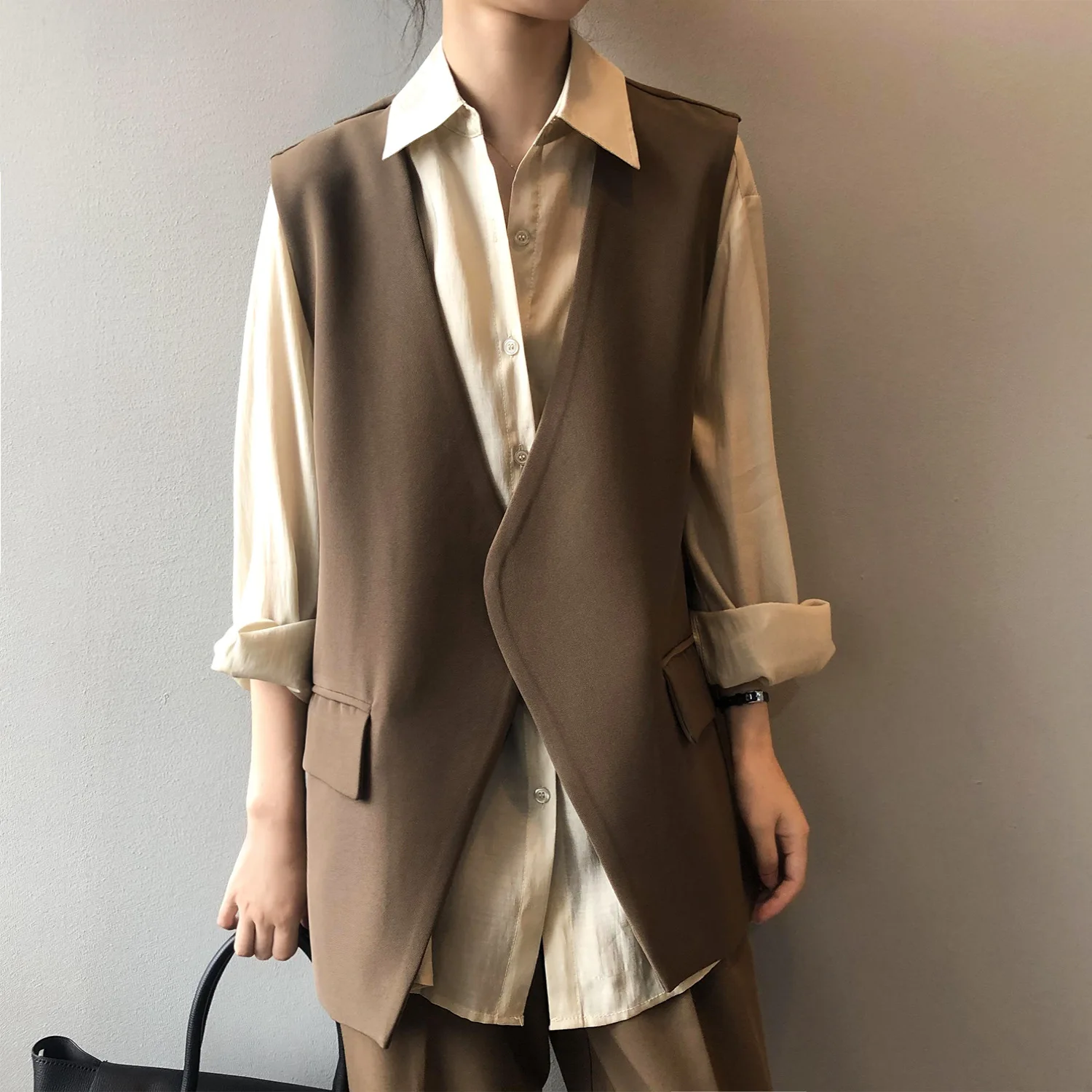 Female Suit Vest 2022 Fall Korean V-neck Sleevless Cardigan Loose Fashion Elegant Lady Back Slit Workplace Coat Jacket Clothing