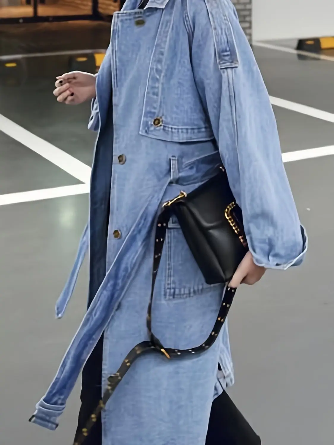 Женский джинсовый тренч с поясом на талии