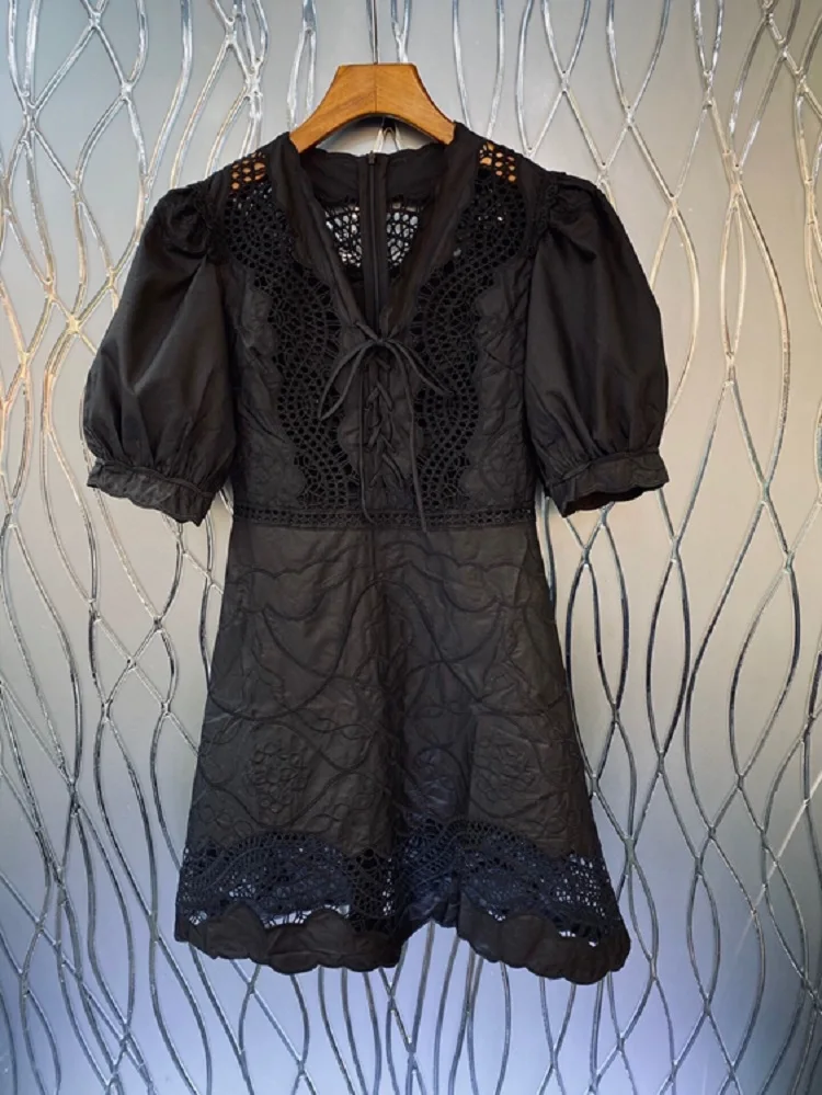 Женское Хлопковое платье с вышивкой Белое и черное ажурное V-образным вырезом