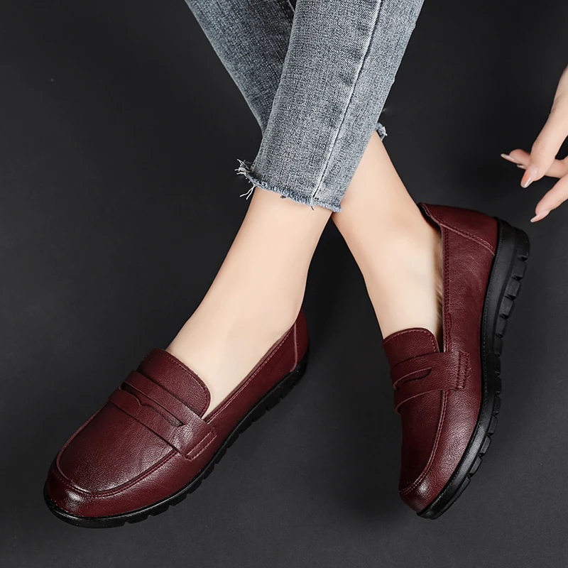 Work Leather Leisure Women's Flat Shoes Slip on Breathable PU Comfortable Women's Sneakers Walking Light Women Vulcanized Shoes