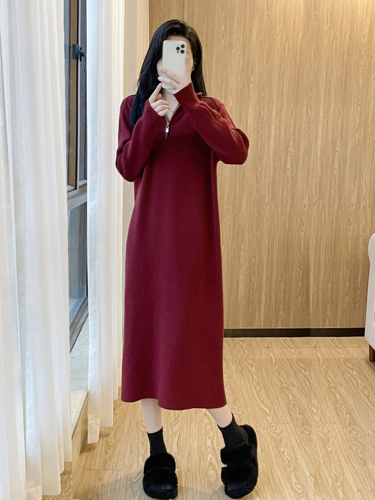 Осенне-зимнее многоцветное трикотажное платье с воротником на молнии женское