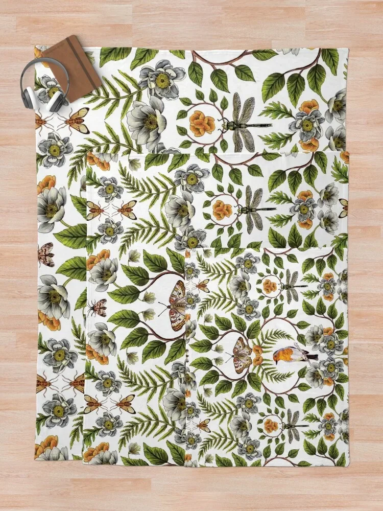 Весеннее отражение-цветочный/ботанический узор с птицами молями стрекозами и