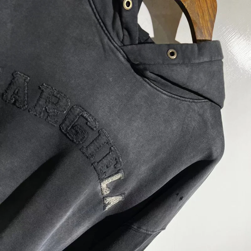 Рисунок 4 - Уличный пуловер оверсайз с вышивкой в масштабе 1:1