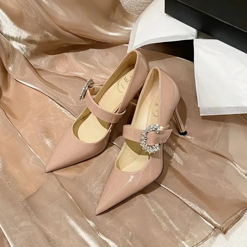 

Женские туфли-лодочки с острым носком, лето 2023