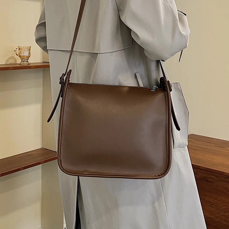

Vintage Large Capacity Womem Crossbody Bag Simple Ladies Handbag Solid Color Messenger Bag Female Luxury Pu Leather Shoulder Bag