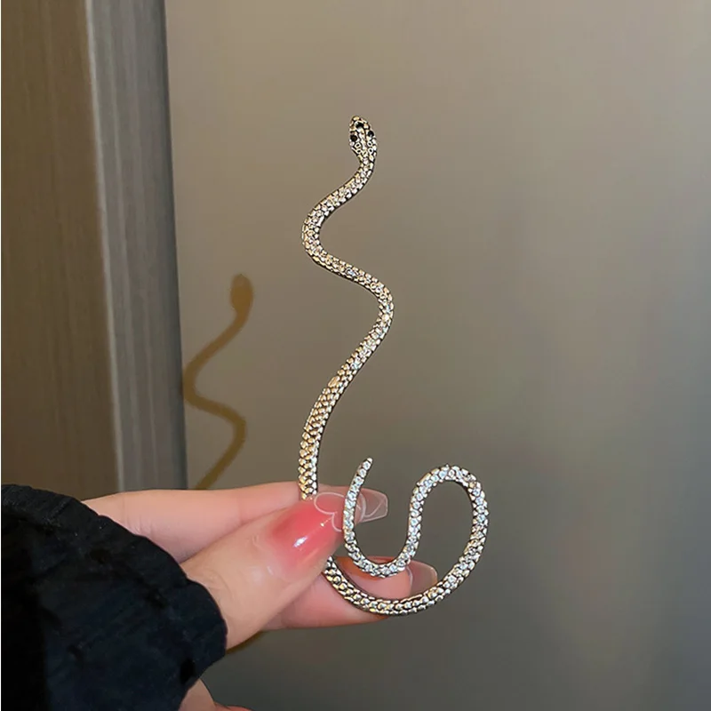 

Exaggerated Snake Ear Hook Earring for Women with No Piercings Left Ear Single Personalized Design Inlaid Zircon Earring Jewelry