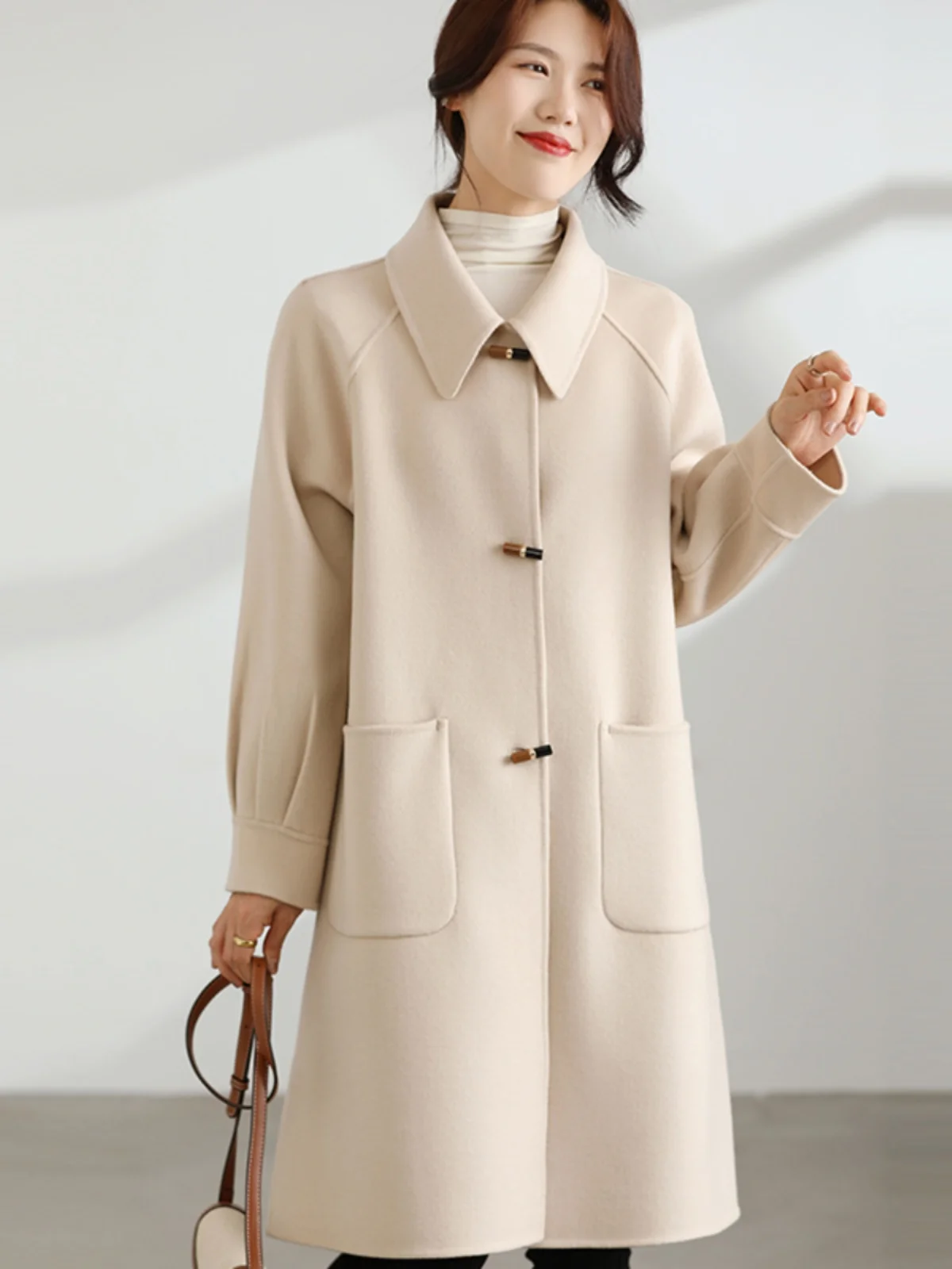 

23 Осень-Зима Новое высококачественное темпераментное двустороннее кашемировое пальто женское пальто средней длины с кукольным воротником 100 шерстяное пальто