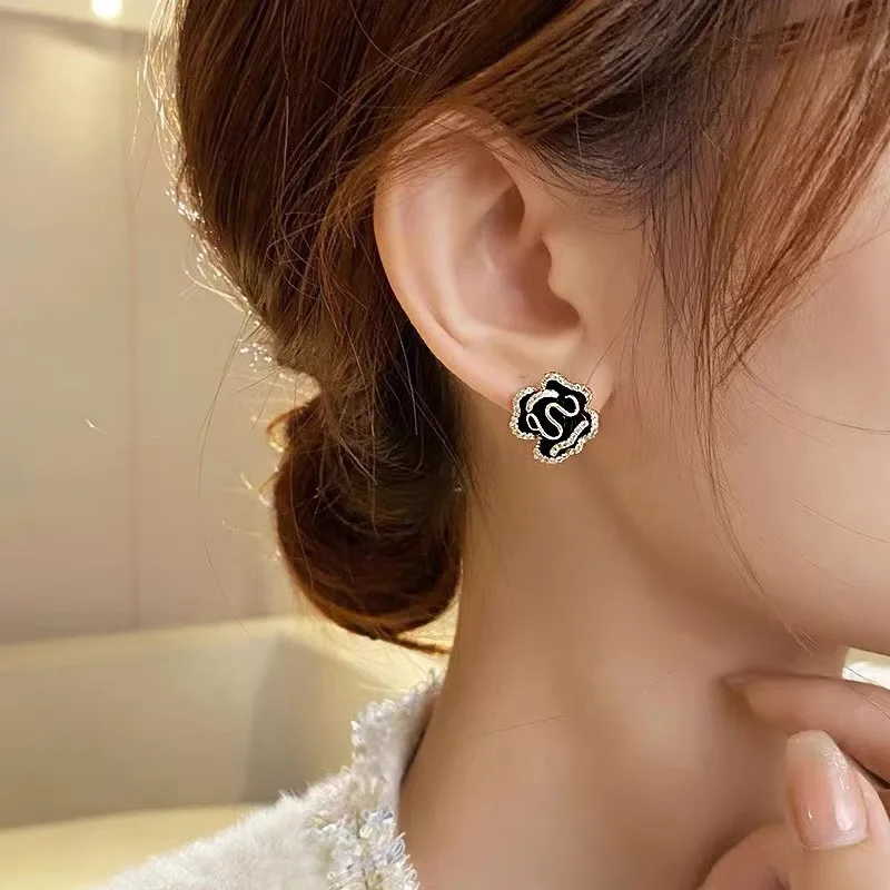Lovely Flower Rhinestone Stud Earrings for Women Young Girl Black Jewelry Statement Wedding Party Birthday Lover Piercing Gift