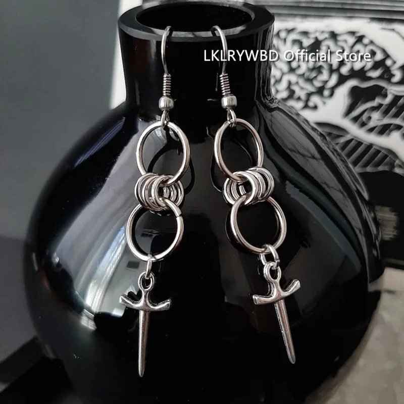 

Mini daggers chain earrings - Minimal, alternative, gothic, medieval