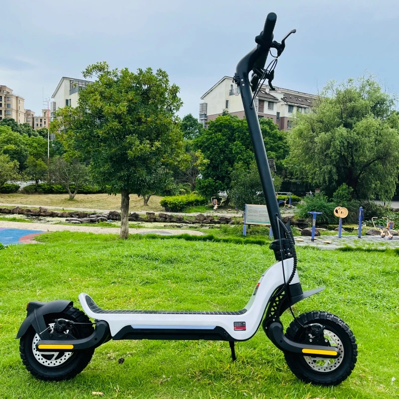 

1400W Dual Motor Fast 45km/h Electric Scooters Adults 10inch Off Road Tire E-scooter 48v 15Ah City SUV Scooter Electric Step