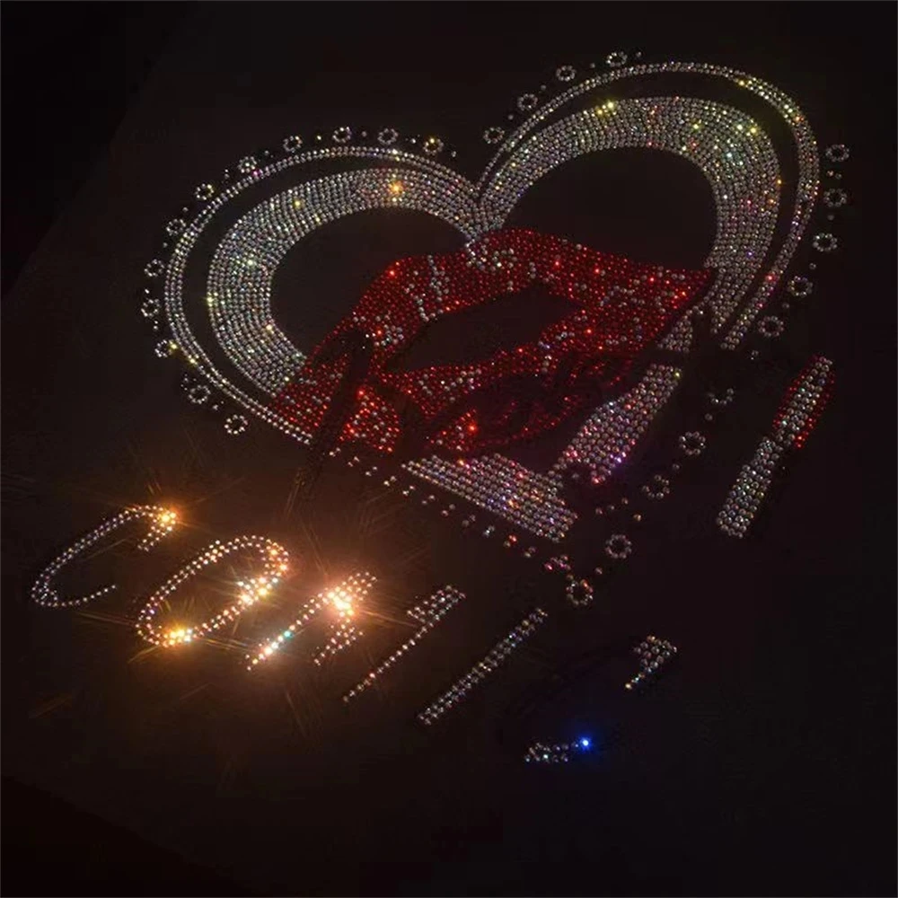 Нашивка с надписью love на одежду