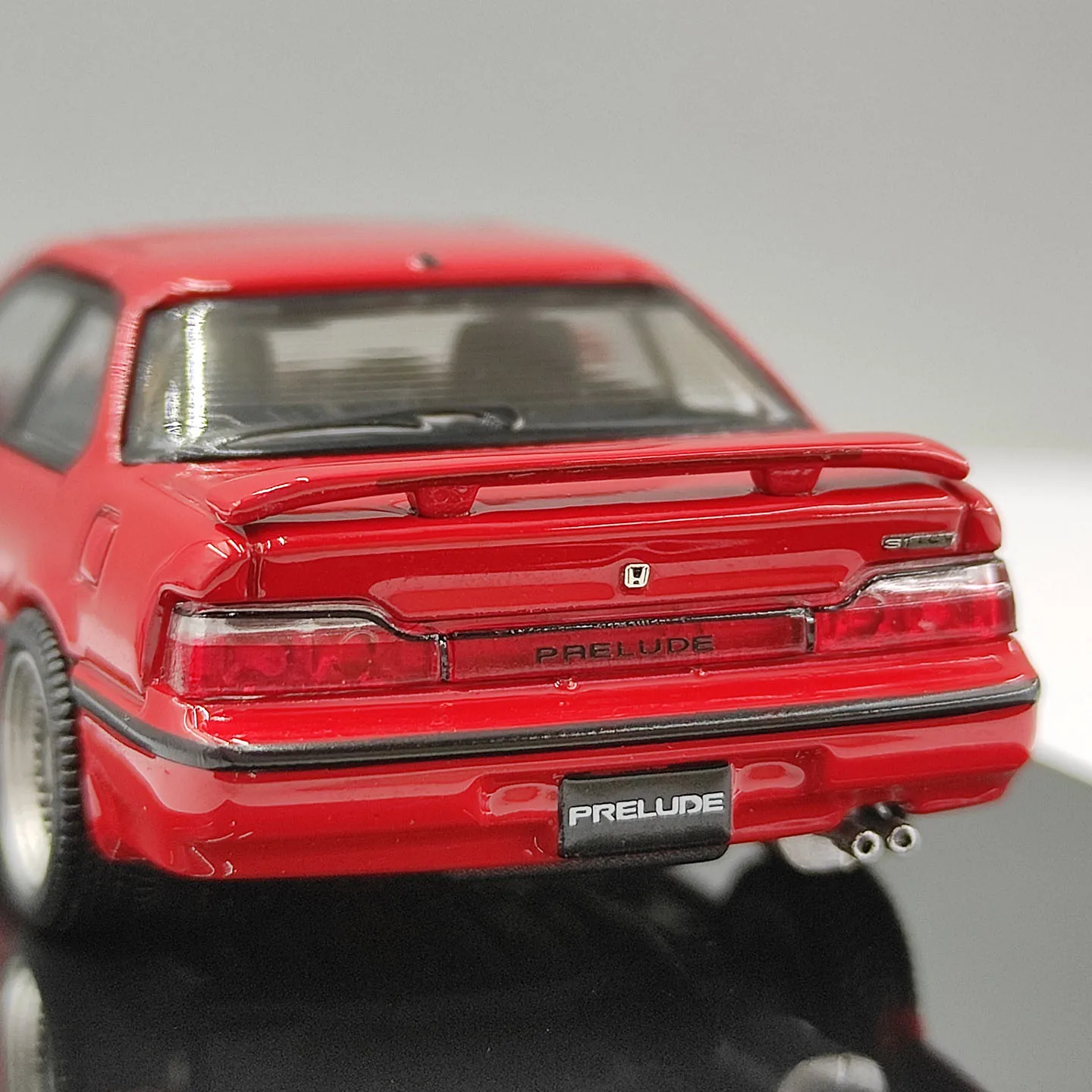 Фото Масштабная модель автомобиля Honda PRELUDE (BA5) SI TCV из литого сплава 1:64, кастомизированная версия, классические игрушечные автомобили, подарки для взрослых, сувенир, статичная модель для демонстрации. №4