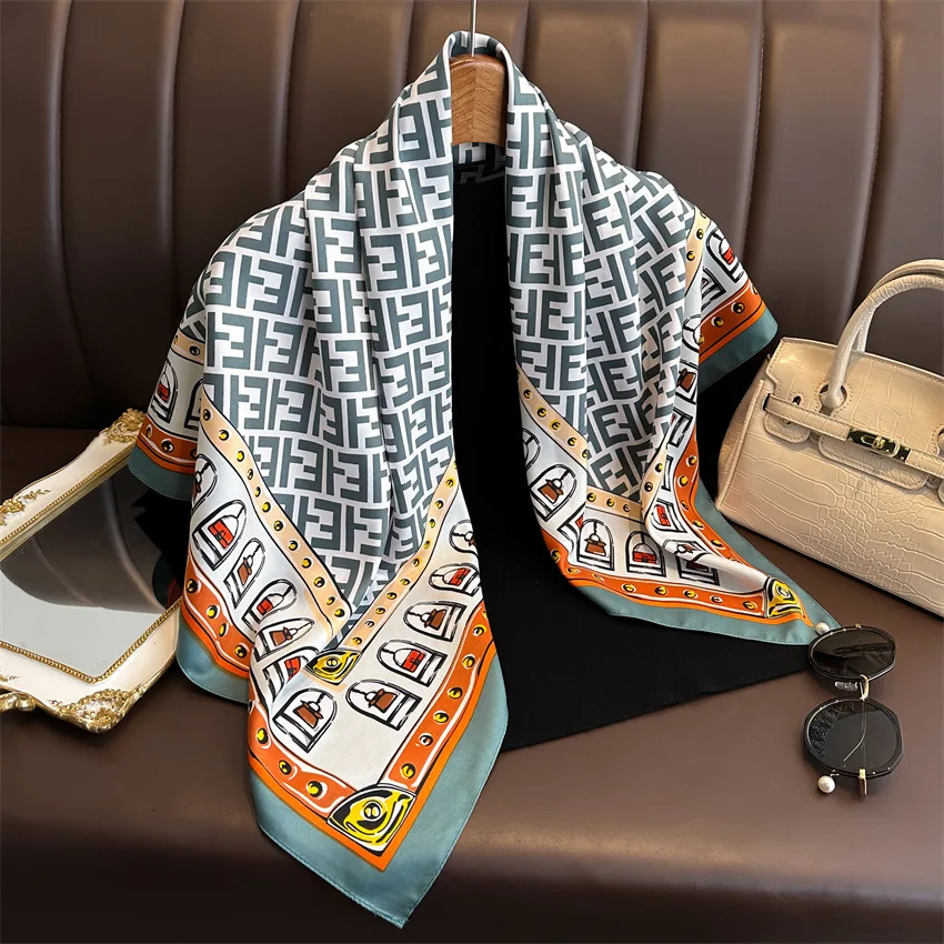 Шелковый квадратный шарф