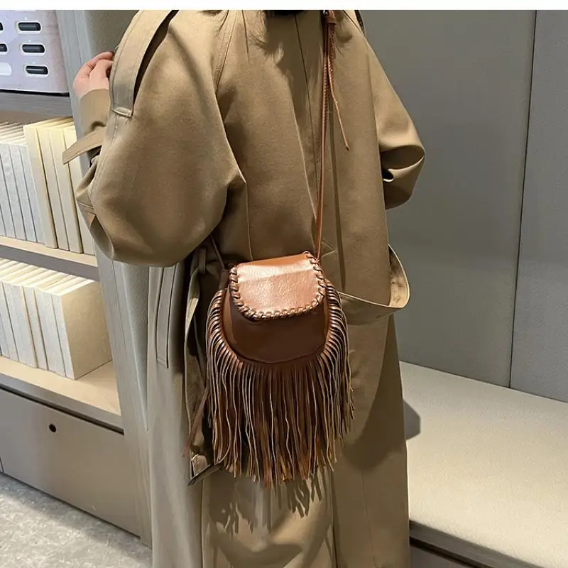 

Punk Tassel Saddle Bag Women Rock Shoulder Crossbody Bag Y2K Spicy Girl Style Handbag Ladies Fashion Messenger Bags Purses Ins