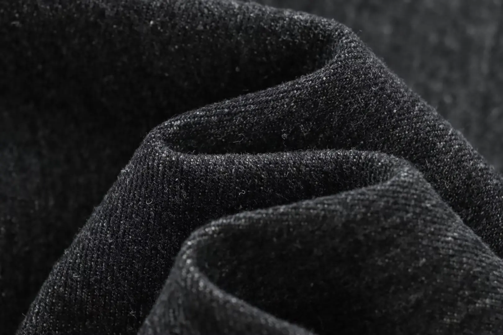 Женская джинсовая рубашка с карманами на шнуровке