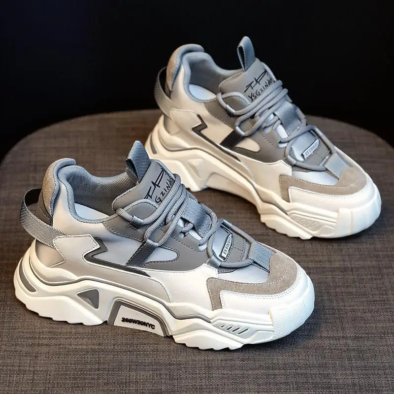 spring of 2023 the new small white shoes, thick soled leisure sports shoes, women shoes and flat shoes.