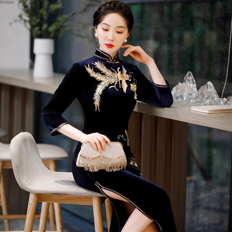 Осень-зима бархатное платье Cheongsam винтажное Ципао с цветочной вышивкой 2024