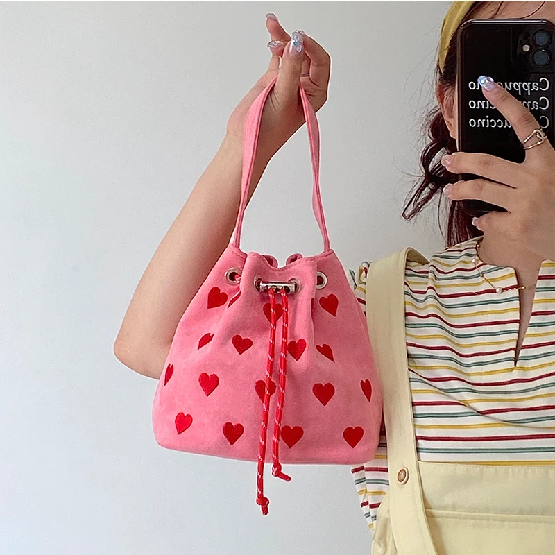 

Женская сумка-ведро на плечо с вышивкой в форме сердца, милая розовая Милая крутая маленькая сумка-мессенджер для девушек, женские сумки шну...