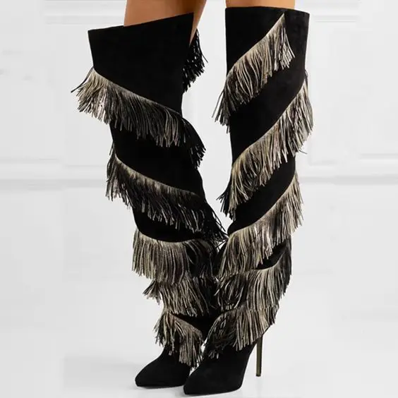 

Сапоги выше колена на шпильке с острым носком и бахромой, на молнии сбоку