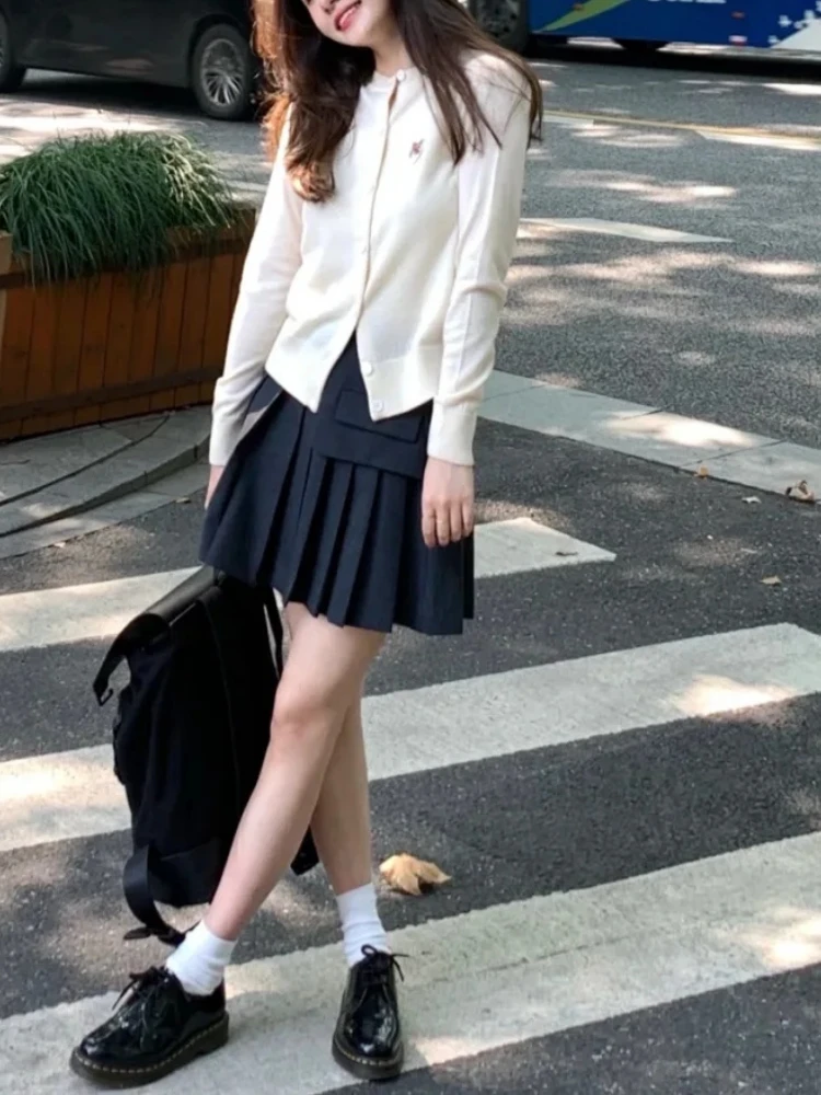 

2022 Autumn Winer New Solid Color Embroidered Fox Patchwork Wool Knit Ladies Sweater Cardigan