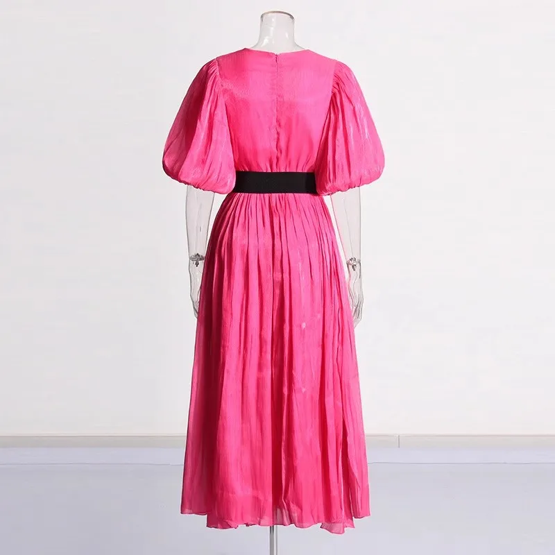 Женское платье с V-образным вырезом пышным рукавом и поясом