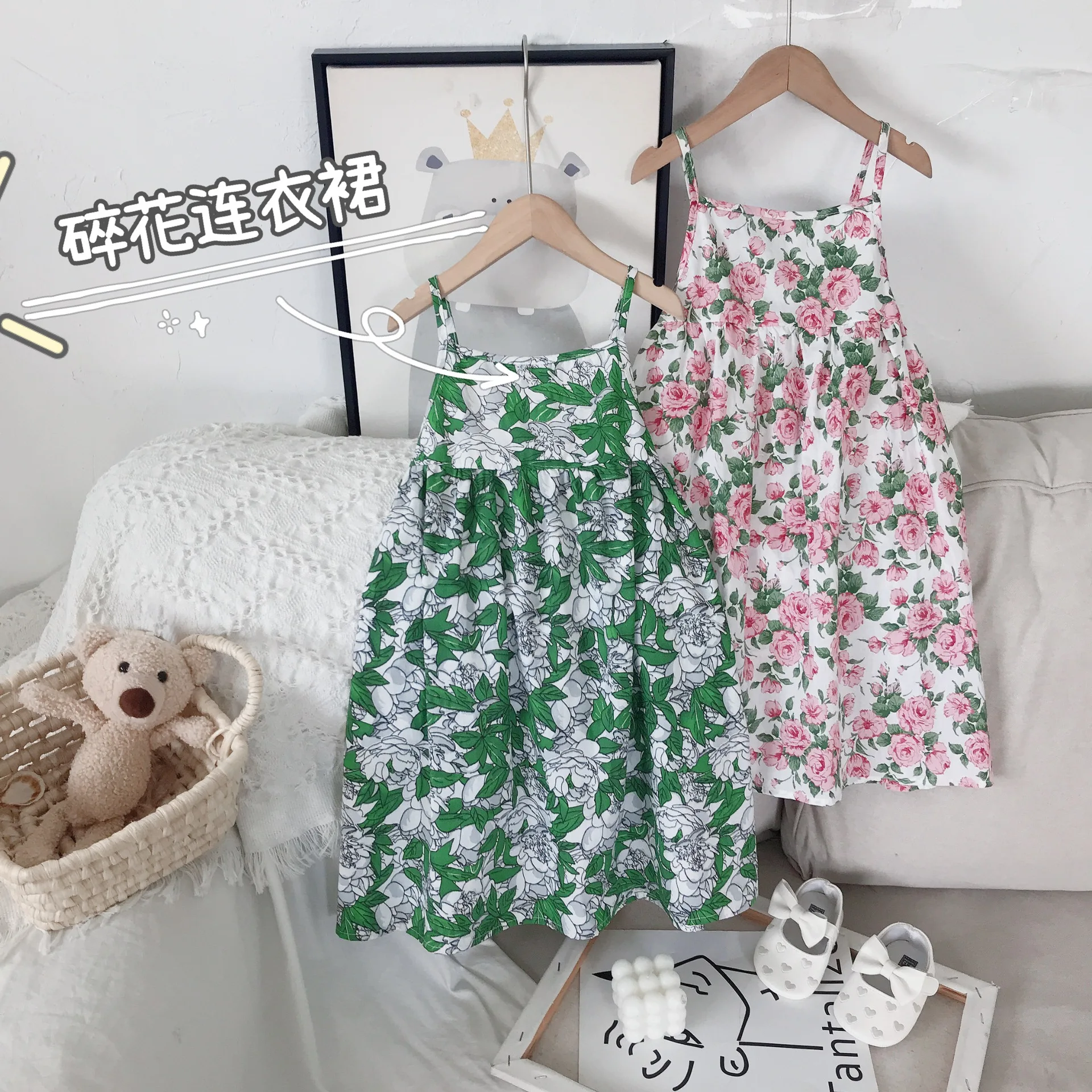 

Платье на бретелях для девочек, новый стиль лето 2022, небольшое свежее и нежное, Милая юбка с цветочным рисунком