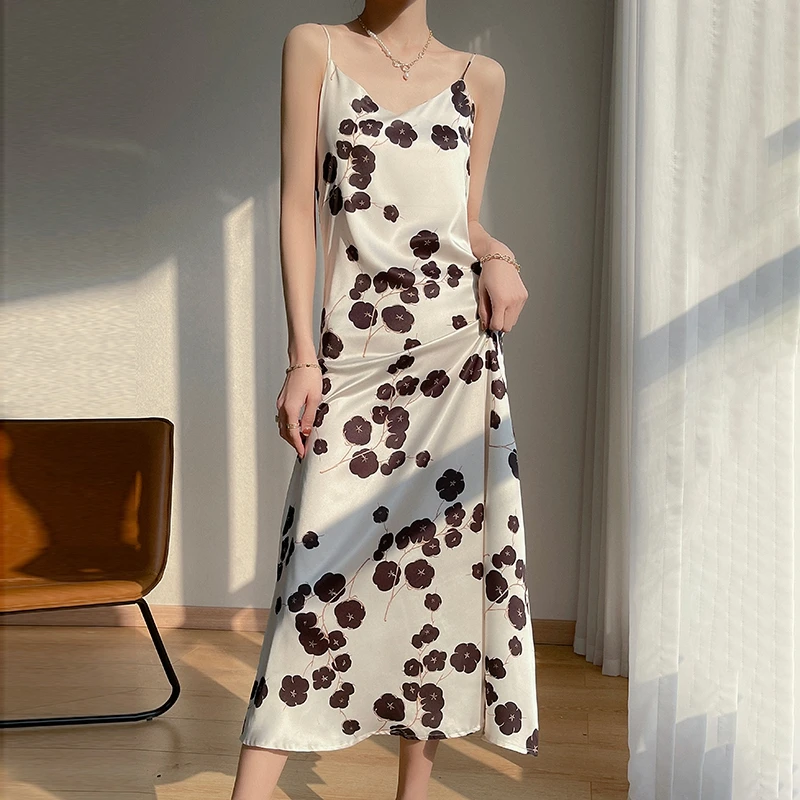 

2023 Summer New V-Neck High End Luxury Silk Sling Dress for Women with Mid Length Pattern Underlay Skirt