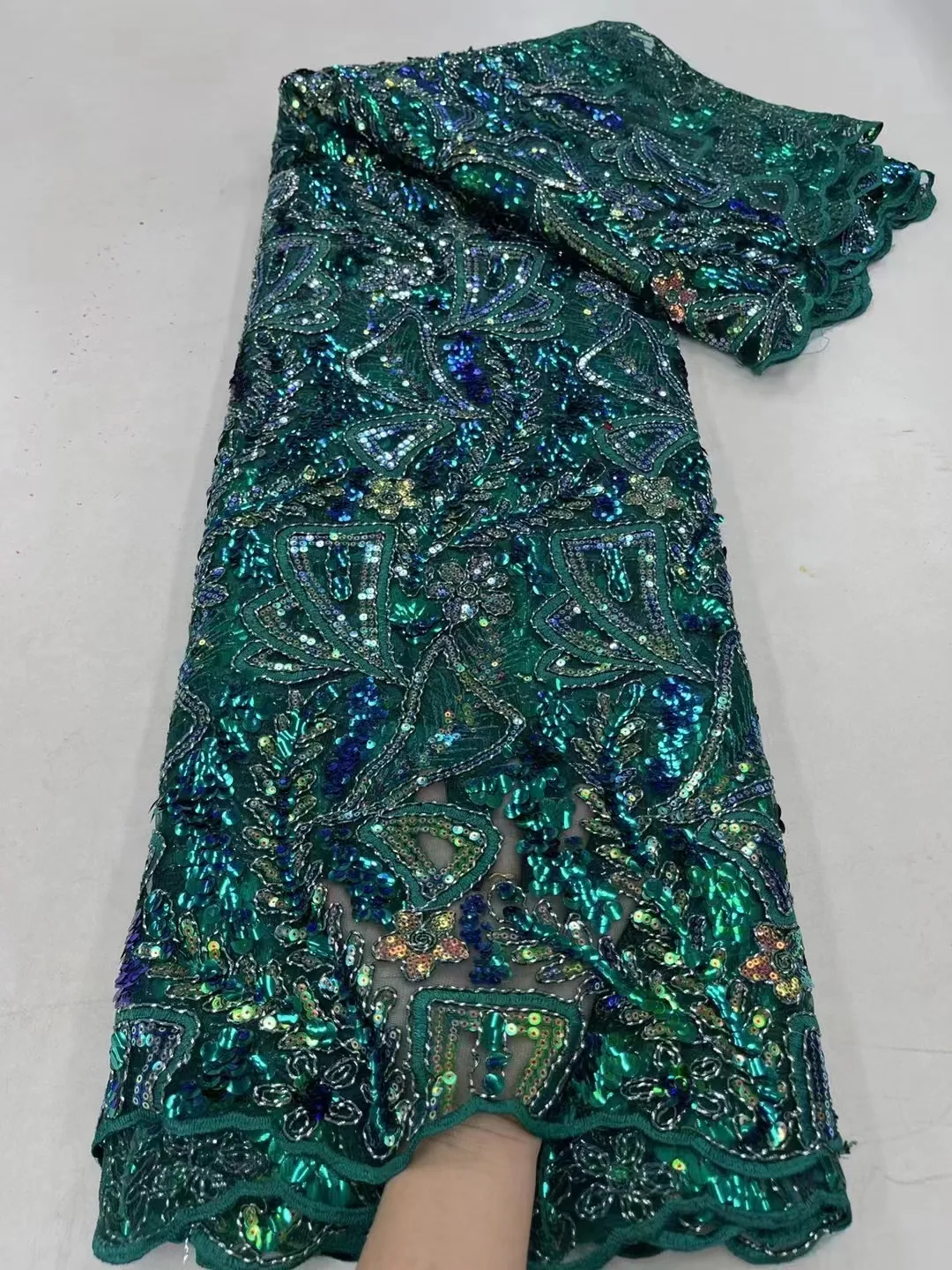 

2023 Высококачественная модная французская вышивка блестками кружевная ткань Африканская нигерийская кружевная ткань из бисера для свадебного платья QF0738