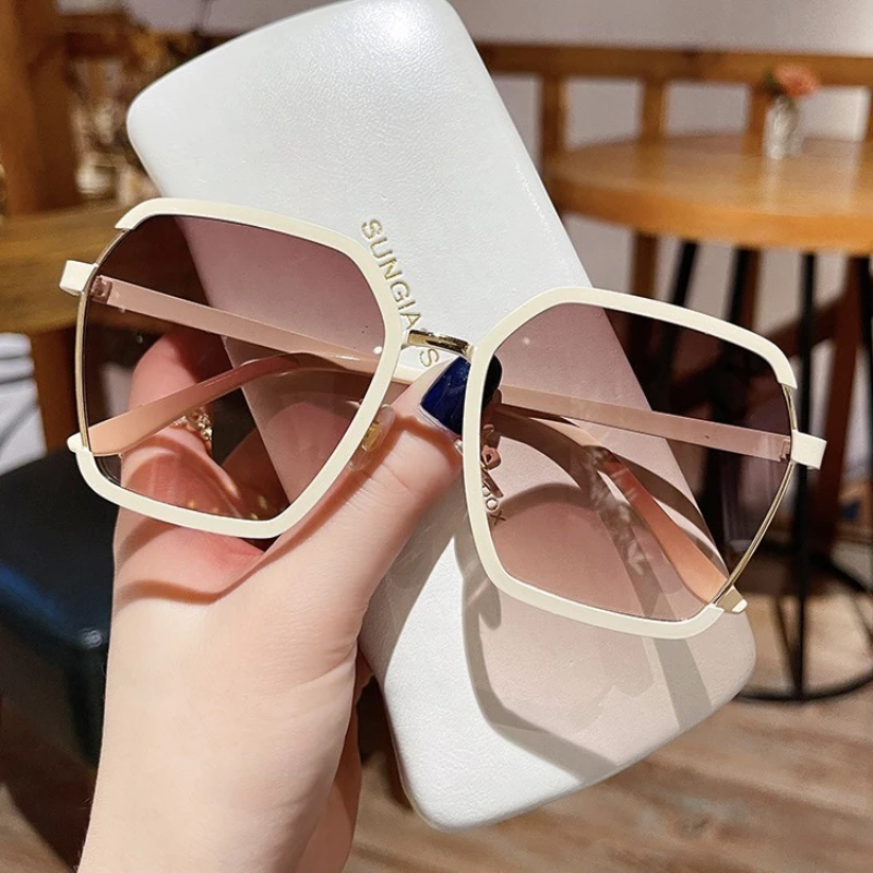 

2023 Luxury Round Gradient Sunglasses Women Metal Curved Temples Ladies UV400 Eyewear Ocean Rimless Sun Glasses Oculos De Sol