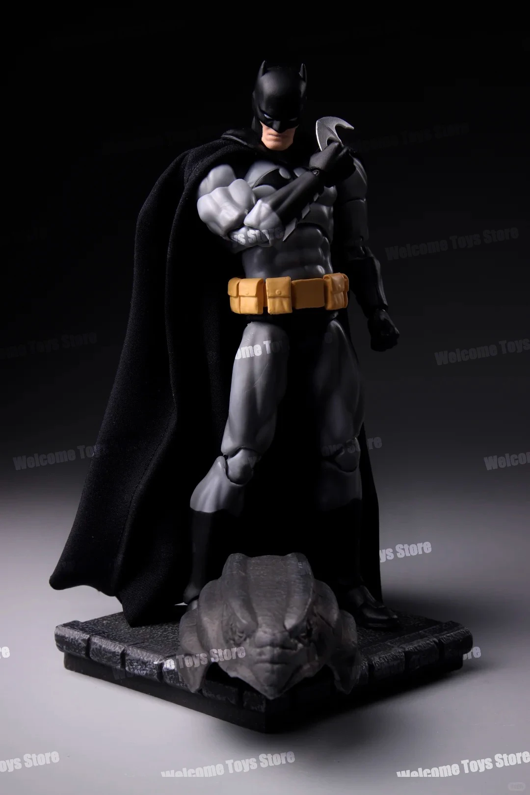 Фото В наличии: Фигурка Бэтмена Hush Mafex 126 (черная версия) от DC, аниме-фигурка, статуэтка, модель, подарки на заказ, детские игрушки №3