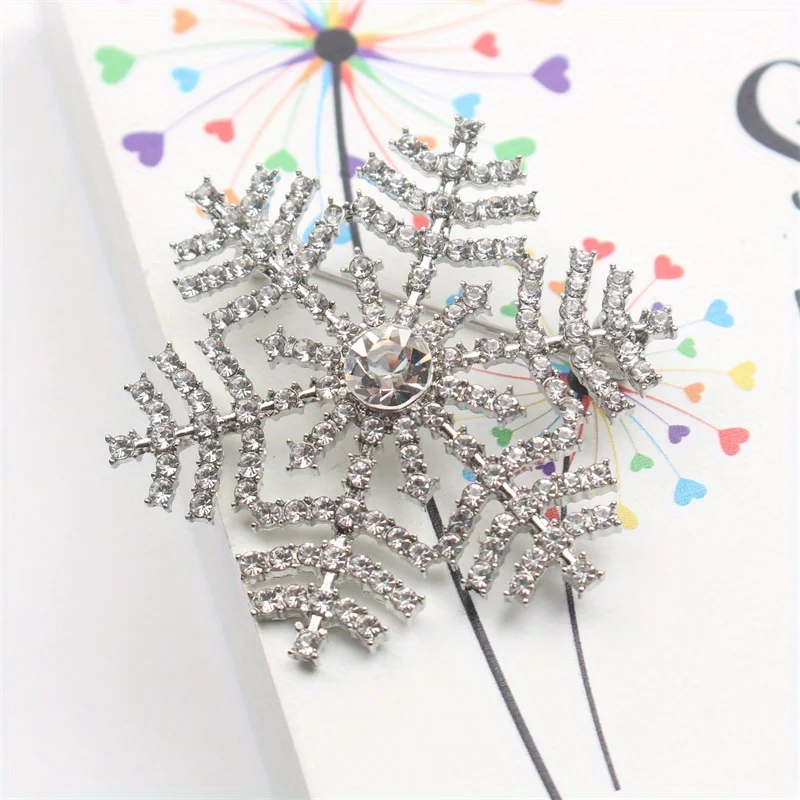 Новая рождественская брошь в виде снежинки со стразами полый дизайн элегантная