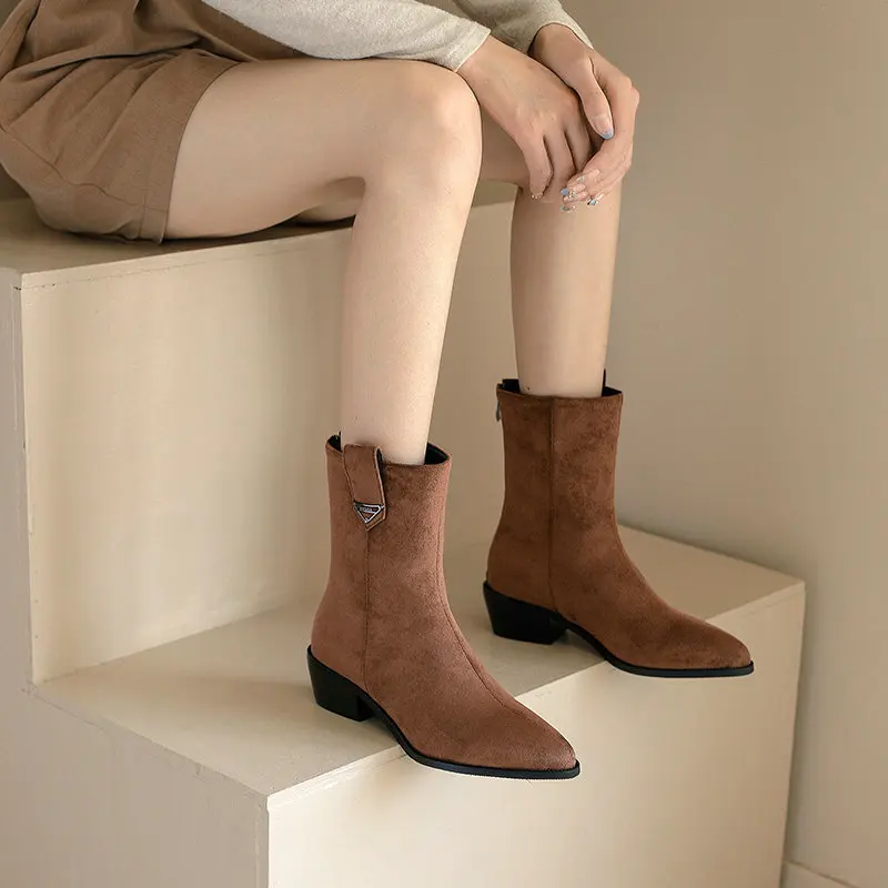 Ботинки женские из мягкой искусственной замши с острым носком без застежки на