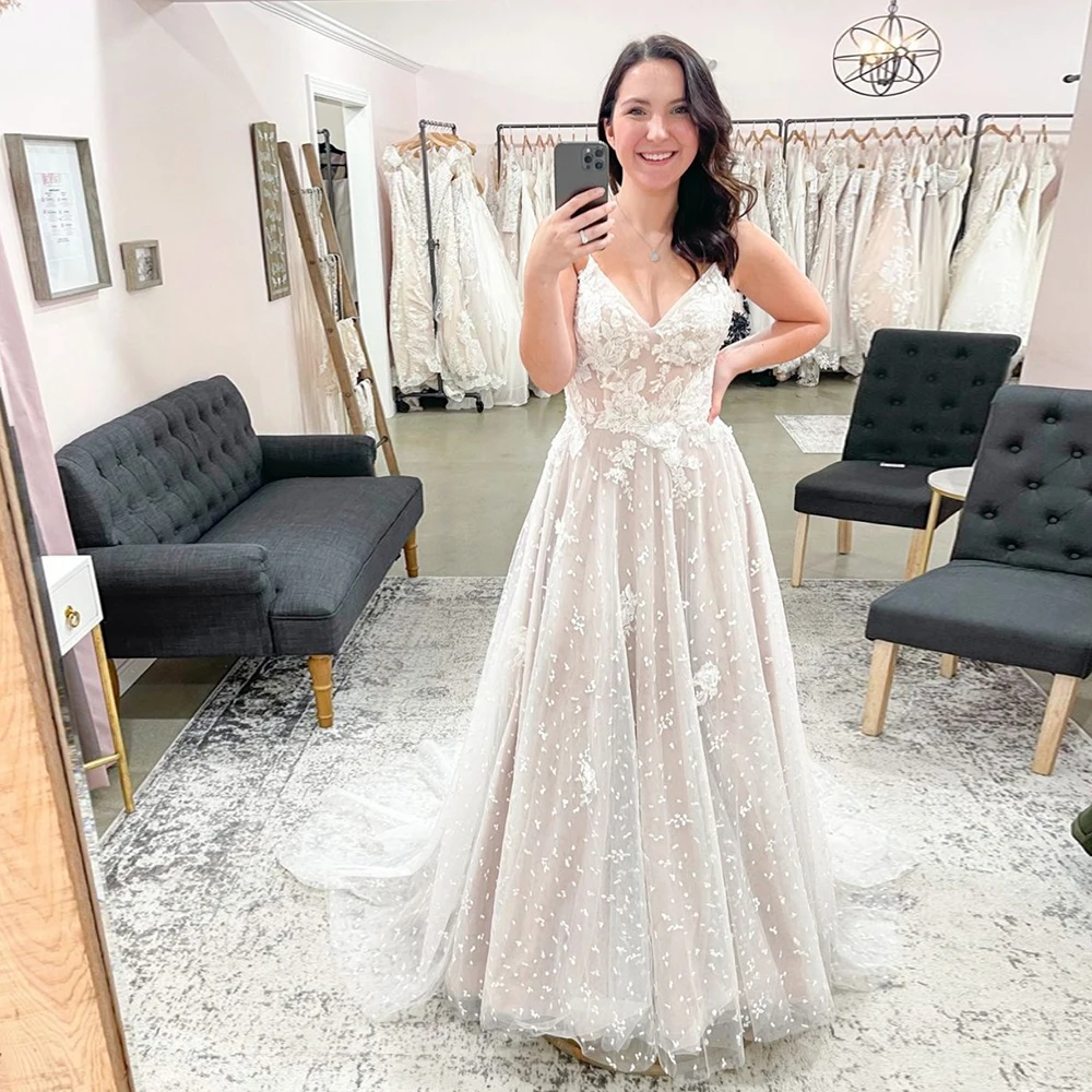 

Elegant Wedding Dress For Women V-Neck Spaghetti Straps Zipper Bride Dress Tulle With Applique A-Line Sweep Train Robe De Mariée
