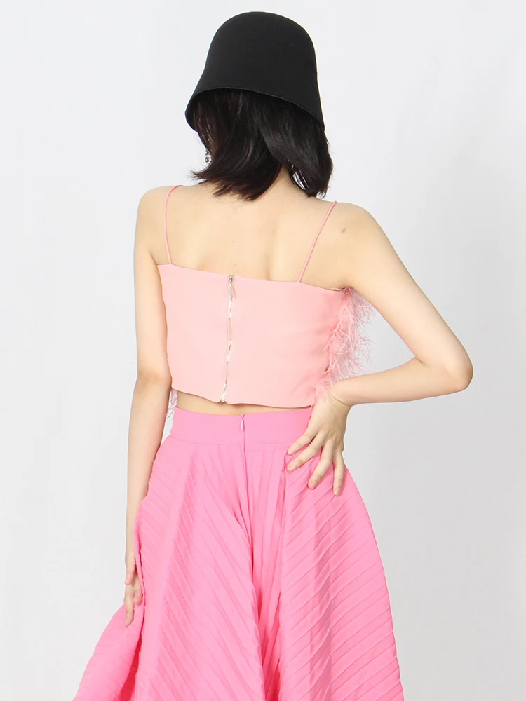 Женский топ с перьями TWOTWINSTYLE однотонный без рукавов квадратным воротником