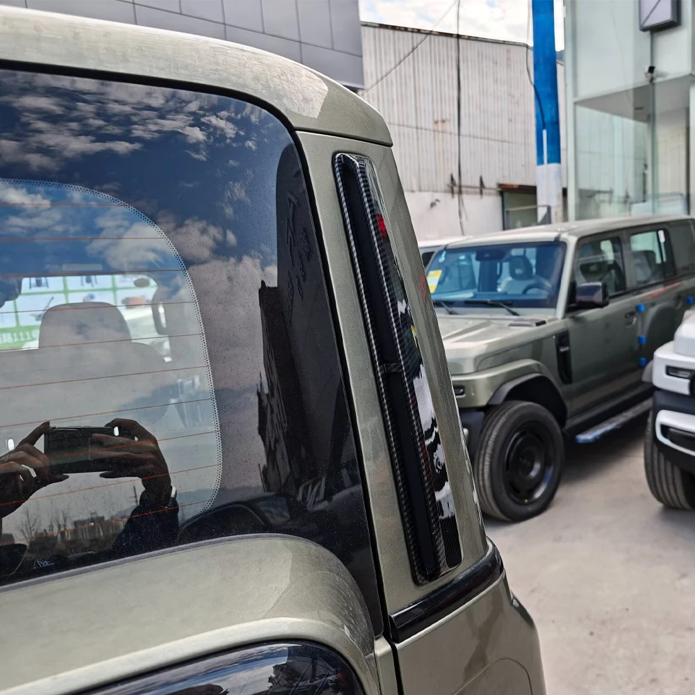 Фото Для Chery iCAR V23 текстура из углеродного волокна, полоса двери багажника автомобиля, литьевые аксессуары, отделка задней двери, стильные наклейки 2025 №1