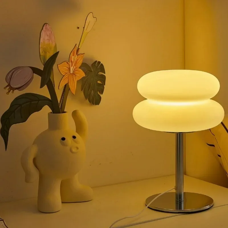 Креативная настольная лампа трехцветный приглушаемый светильник с USB разъемом