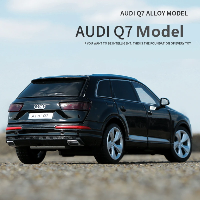 Модель автомобиля AUDI Q7 SUV 1:32 из сплава модель с литыми деталями высоким звуком и
