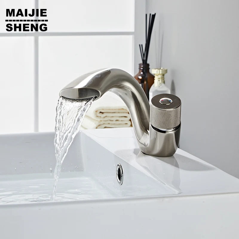 

Золотистый/никелевый/хромированный смеситель для раковины, современный черный смеситель для ванной комнаты, матовый смеситель для раковины, смеситель для горячей и холодной раковины BN, Новинка