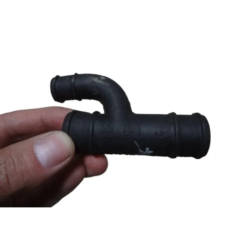 Тройник с вакуумной трубкой для выхлопной вентиляции водяной шланг 058 133 784