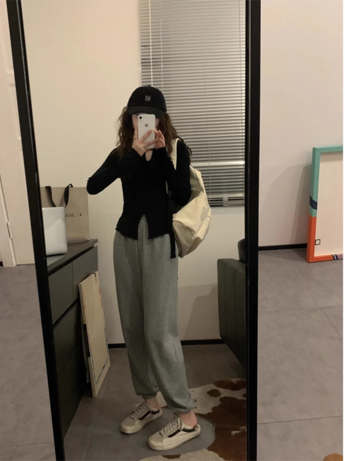 Черная рубашка с длинными рукавами топ женская осень-весна 2024 новая внутренняя