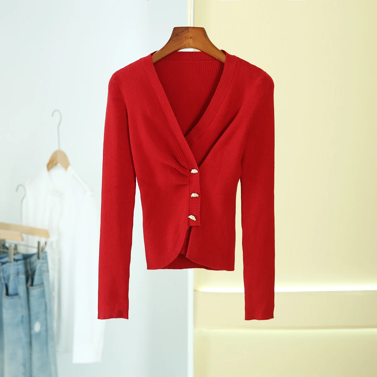 [Magic M] Design Temperament Slim fit V-neck Waist Hugging Long sleeve Knit Dongyang Home 2024 New Product Winter clothes