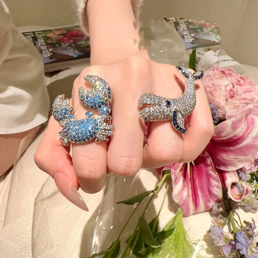 

2023 Women Crab Gem Ring Drifting Across the Sea Plated with 18K Gold Gradient Aqua Blue Whale Zircon